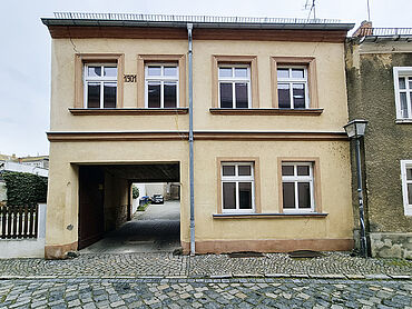 S22-02-011: Große Webergasse, links neben Nr. 10
							04860 Torgau