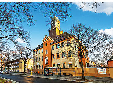 P23-01-001: Dammweg 251
							12057 Berlin