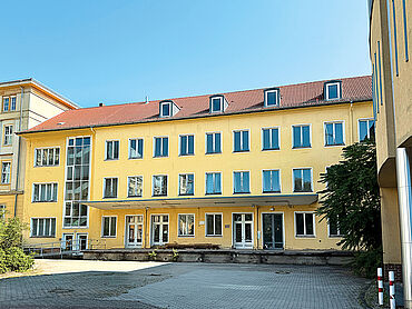 P26-03-023: Straße der Republik 26
							15890 Eisenhüttenstadt