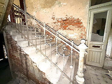 D26-02-038: Limbacher Straße 8
							09113 Chemnitz